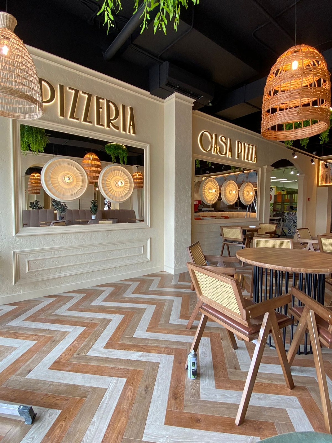  "Casa Pizza", . 